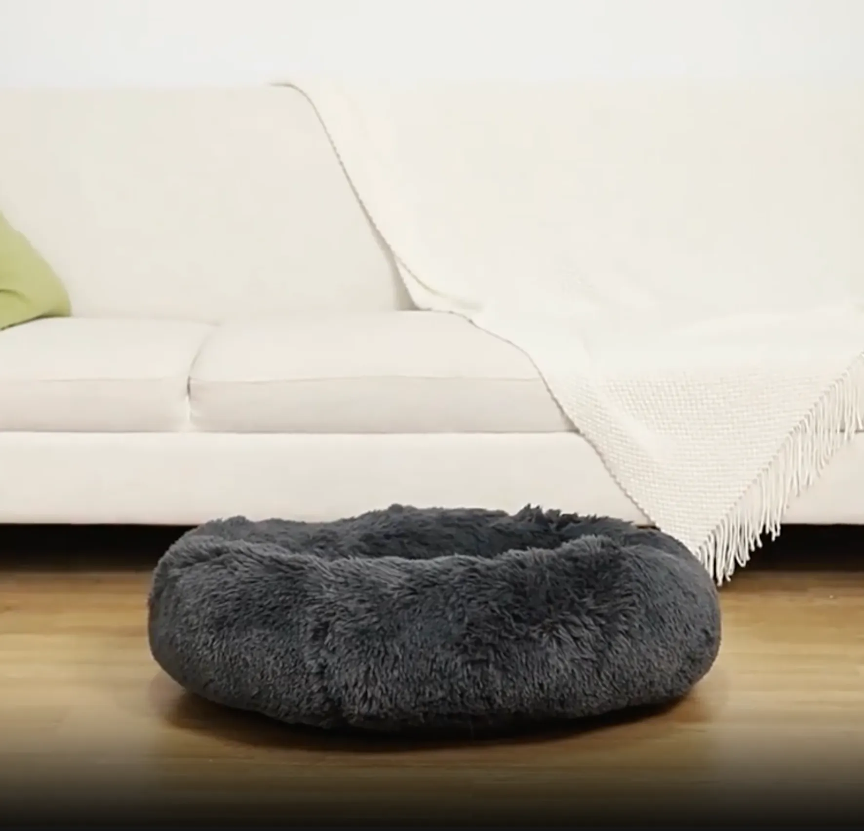 Soft and fluffy machine-washable pet bed