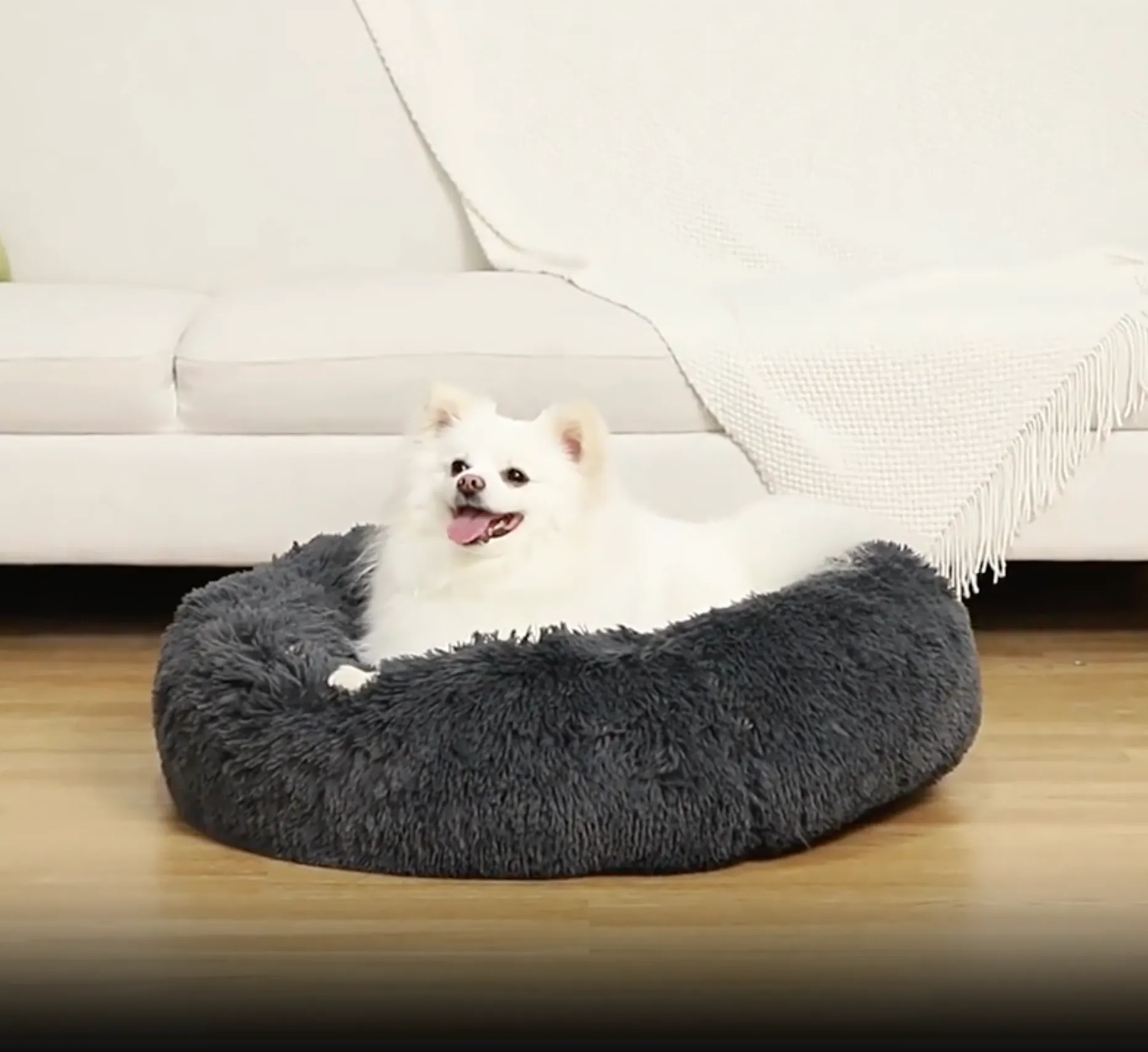 Soft and fluffy machine-washable pet bed